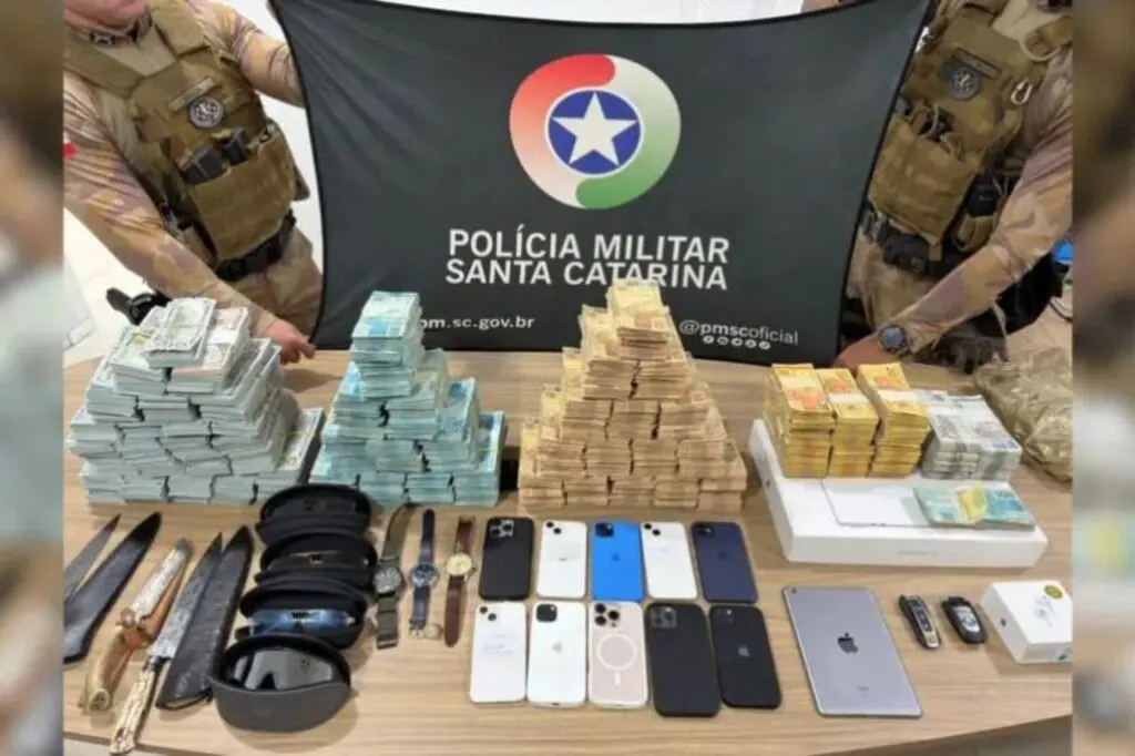 Policiais de Santa Catarina presos por extorquir R$ 500 mil de foragido